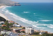 Crowds escape the summer heat at St Clair Beach, Dunedin, New Zealand. 