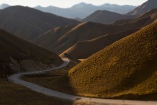 Lindis Pass in the afternoon light, South Canterbury, New Zealand. 