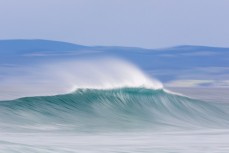 Autumn swell arriving at Blackhead Beach, Dunedin, New Zealand.
Credit: www.boxoflight.com/Derek Morrison