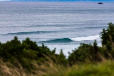 Remote beachbreaks firing near Dunedin, New Zealand.
Credit: www.boxoflight.com/Derek Morrison