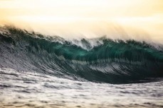 Empty wave on a reefbreak in the South Island, New Zealand.