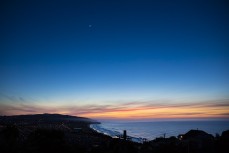 Sunrise in autumn at St Clair, Dunedin, New Zealand.Credit: www.boxoflight.com/Derek Morrison