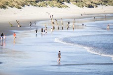 Autumn afternoon beach scene at St Clair, Dunedin, New Zealand.Credit: www.boxoflight.com/Derek Morrison