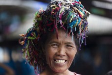 Peanut with a head loaded with her wares at Uluwatu, Bali, Indonesia.