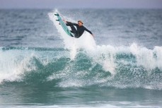 Zen Wallis opens up during an arvo session at Blackhead Beach, Dunedin, New Zealand.
Credit: www.boxoflight.com/Derek Morrison