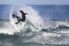 Jack McLeod on form in fun waves at St Kilda, Dunedin, New Zealand.
Credit: www.boxoflight.com/Derek Morrison