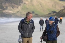 Members of the 2019 New Zealand Sea Lion Forum take a field trip on the Otago Peninsula to observe the New Zealand sea lion (Phocarctos hookeri) habitat and to learn more about the work being undertaken by Doc ranger Jim Fyfe and his coastal Otago team. Du