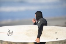 Peter Rae makes a quick legrope switch and heads back out on the north coast of Dunedin, New Zealand.Credit: www.boxoflight.com/Derek Morrison