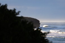 A peak rolls into Lawyer's Head near St Clair, Dunedin, New Zealand.
Credit: www.boxoflight.com/Derek Morrison