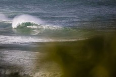 An empty set wave at Smaills Beach, Dunedin, New Zealand.
Credit: www.boxoflight.com/Derek Morrison