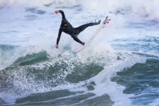 Elliott Brown freeing the fins in the channel at St Clair, Dunedin, New Zealand.
Credit: www.boxoflight.com/Derek Morrison