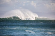 Empty waves at Blackhead, Dunedin, New Zealand.
Credit: www.boxoflight.com/Derek Morrison