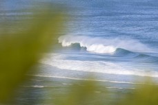 Clean waves pour into Smaills Beach, Dunedin, New Zealand.
Credit: www.boxoflight.com/Derek Morrison