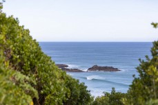 Clean waves pour into a beach break near Dunedin, New Zealand.
Credit: www.boxoflight.com/Derek Morrison