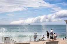 A southerly change anvils in at St Clair, Dunedin, New Zealand.
Credit: www.boxoflight.com/Derek Morrison
