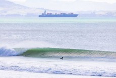 Fun waves at Aramoana, Dunedin, New Zealand.
Credit: www.boxoflight.com/Derek Morrison