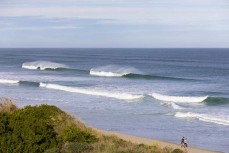 Empty waves at St Clair, Dunedin during the final days of Lockdown Alert Level 4.
Credit: www.boxoflight.com/Derek Morrison