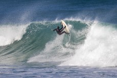 Karne Gabbott relishing the bigger waves at St Clair, Dunedin, New Zealand.
Credit: www.boxoflight.com/Derek Morrison