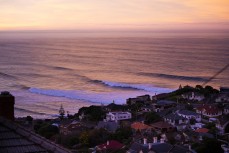 Dawn reveals a big swell St Clair, Dunedin, New Zealand.
Credit: www.boxoflight.com/Derek Morrison