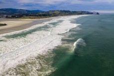 Waves breaking near Dunedin, New Zealand.
Credit: www.boxoflight.com/Derek Morrison