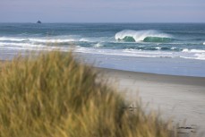 Waves breaking near Dunedin, New Zealand.
Credit: www.boxoflight.com/Derek Morrison