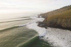 A clean winter swell wraps in at a fickle break on the North Coast, Dunedin, New Zealand.Credit: www.boxoflight.com/Derek Morrison