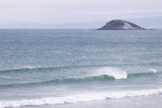 Waves lining up during a swell at Blackhead, Dunedin, New Zealand.
Credit: www.boxoflight.com/Derek Morrison
