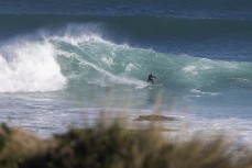 Jake Owen rides a solid wave at Blaclhead, Dunedin, New Zealand.
Credit: www.boxoflight.com/Derek Morrison