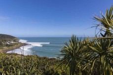 Spring swell at Whale Bay, Raglan, Waikato, New Zealand.