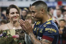 Aaron Smith plays his 154th game for the Highlanders and receives the Claymore for the record after the Highlanders v Hurricanes, Super Rugby Aotearoa. Forsyth Barr Stadium, Dunedin, New Zealand. Friday March 26, 2021. © Copyright photo: Derek Morrison / 
