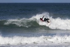 Bailey Pearce layback at St Clair, Dunedin, New Zealand.Credit: www.boxoflight.com/Derek Morrison