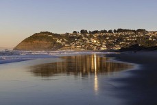 Dawn at St Clair Beach, Dunedin, New Zealand.
Credit: www.boxoflight.com/Derek Morrison