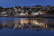 Winter sunrise at St Clair, Dunedin, New Zealand.
Credit: www.boxoflight.com/Derek Morrison