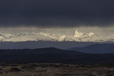 Mountains of the Southern Alps between layers near Alexandra, Central Otago, New Zealand. Photo: Derek Morrison