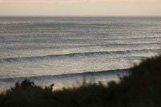 Empty waves at St Kilda, Dunedin, New Zealand.
Credit: www.boxoflight.com/Derek Morrison