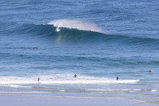 Empty wave in a building swell at Smaills, Dunedin, New Zealand.Credit: www.boxoflight.com/Derek Morrison