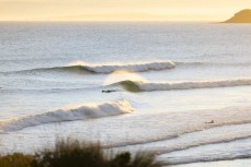 Warm summer evening waves at Blackhead, Dunedin, New Zealand.
Credit: www.boxoflight.com/Derek Morrison