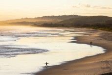 Warm summer evening at Blackhead, Dunedin, New Zealand.
Credit: www.boxoflight.com/Derek Morrison