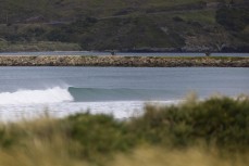 Empty wave during a clean summer swell at Aramoana, Dunedin, New Zealand.
Credit: www.boxoflight.com/Derek Morrison