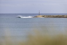 Empty wave during a clean summer swell at Aramoana, Dunedin, New Zealand.
Credit: www.boxoflight.com/Derek Morrison