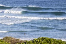 Wonky summer ground swell at Smaills Beach, Dunedin, New Zealand.
Credit: www.boxoflight.com/Derek Morrison