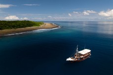 Sumatran Surfariis Mahogany at anchor in the Mentawai Islands, Sumatra, Indonesia.